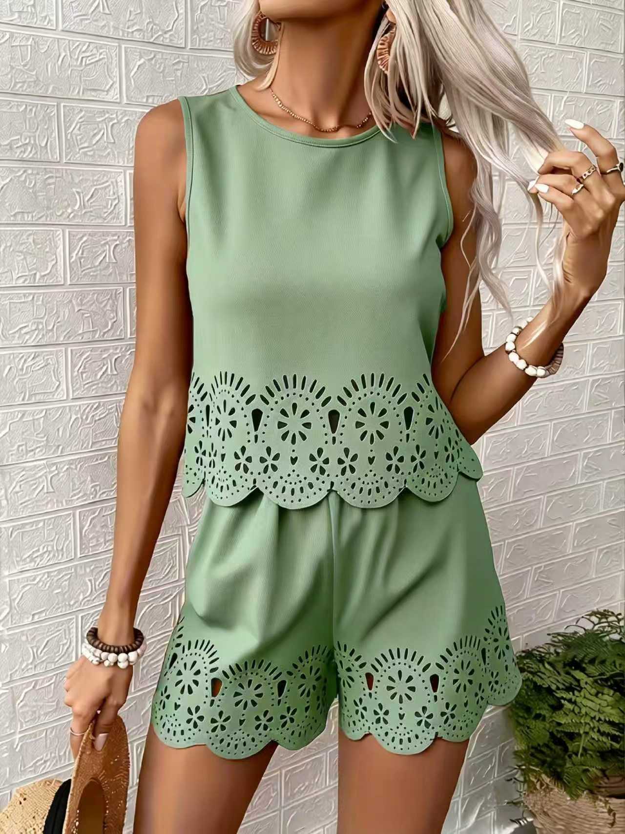 Элегантный повседневный компле – обзор и цена Embroidery Uniform